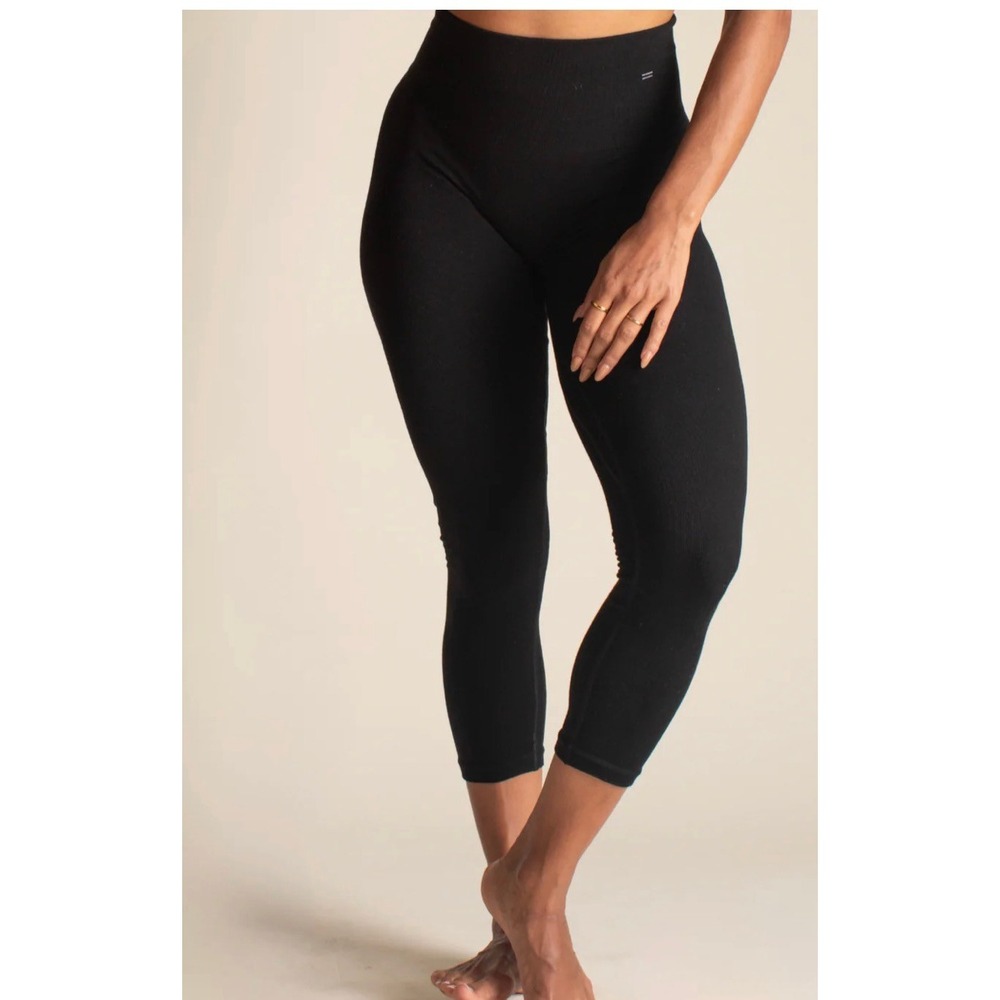 Branwyn Essential Compressive Leggings Black Merino Wool High Rise Crop Medium